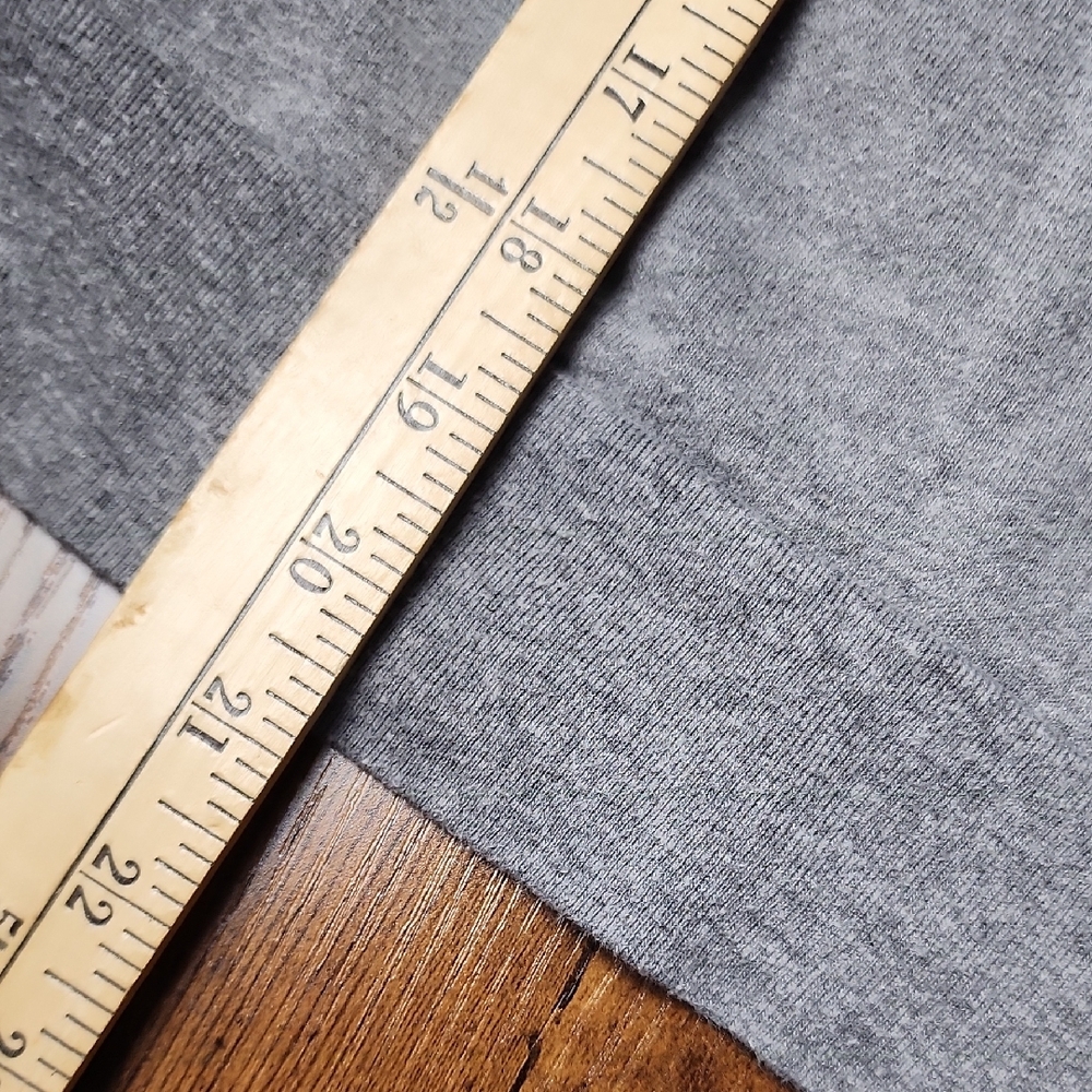 HOT TOPIC | LGBTQIA+ Pride Rainbow Heart Embroidered Cropped Hoodie Gray | M L - Picture 7 of 9